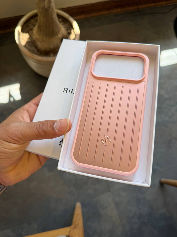 قاب RIMOWA طرح چمدانی ۱۰ رنگ | مناسب iPhone 17 Pro Max و iPhone 18 Pro Max �