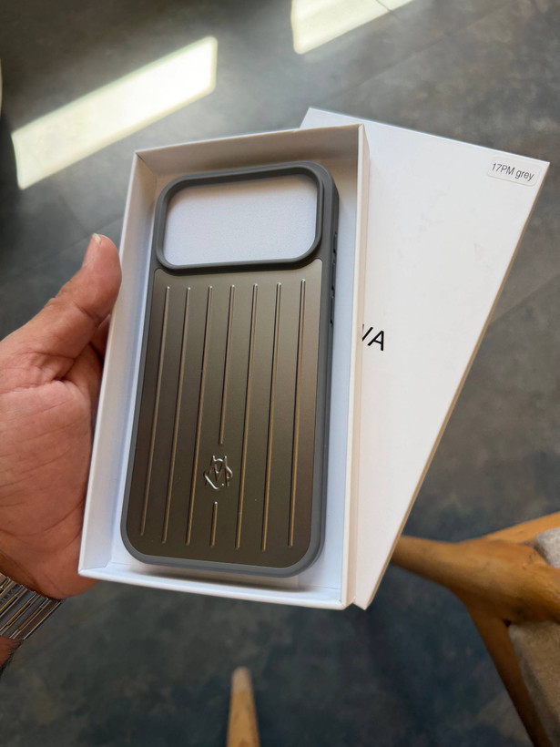 قاب RIMOWA طرح چمدانی ۱۰ رنگ | مناسب iPhone 17 Pro Max و iPhone 18 Pro Max �