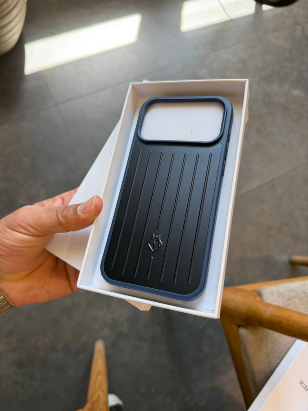 قاب RIMOWA طرح چمدانی ۱۰ رنگ | مناسب iPhone 17 Pro Max و iPhone 18 Pro Max �